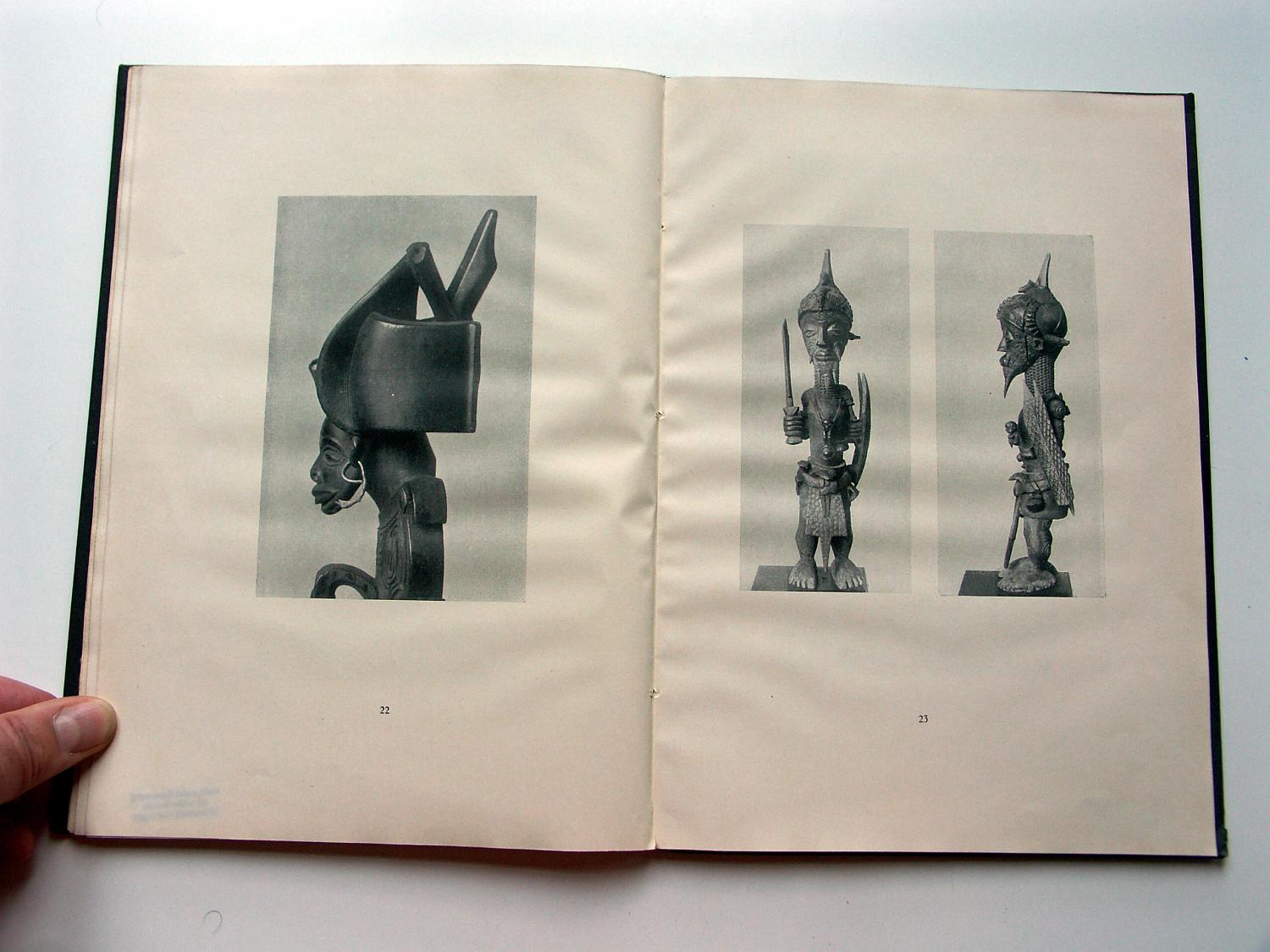 zz-eins21,s.54 22 vatschivokoe (tschokwe,angola),mfv berlin iiic778 un